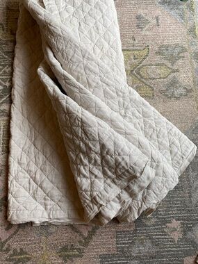 Pottery Barn Linen Natural Color Diamond Pattern Bed Quilt